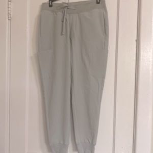 COPY - SIZE SMALL PETITE MANDALA SCRUB/JOGGER SET IN LIGHT GRAY